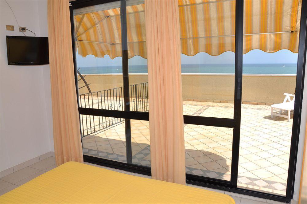 Hotel Teti Bellaria-Igea Marina Bagian luar foto